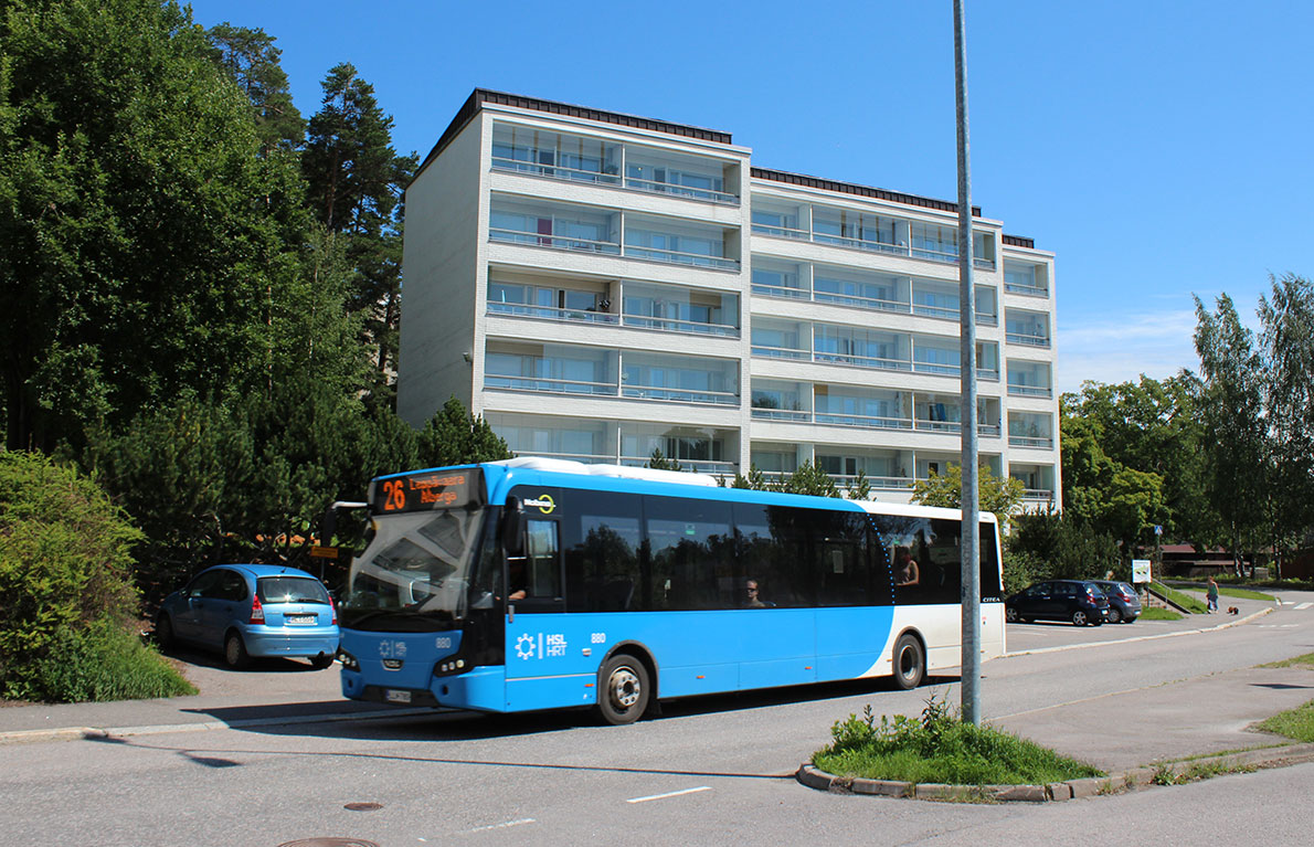 Bussi Viherrannassa.