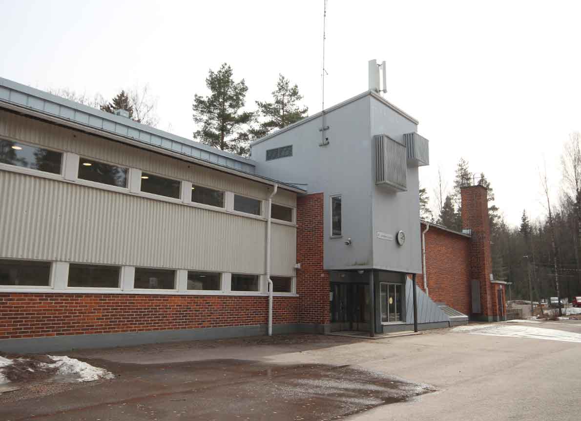 Lahnuksen koulu ulkoa.