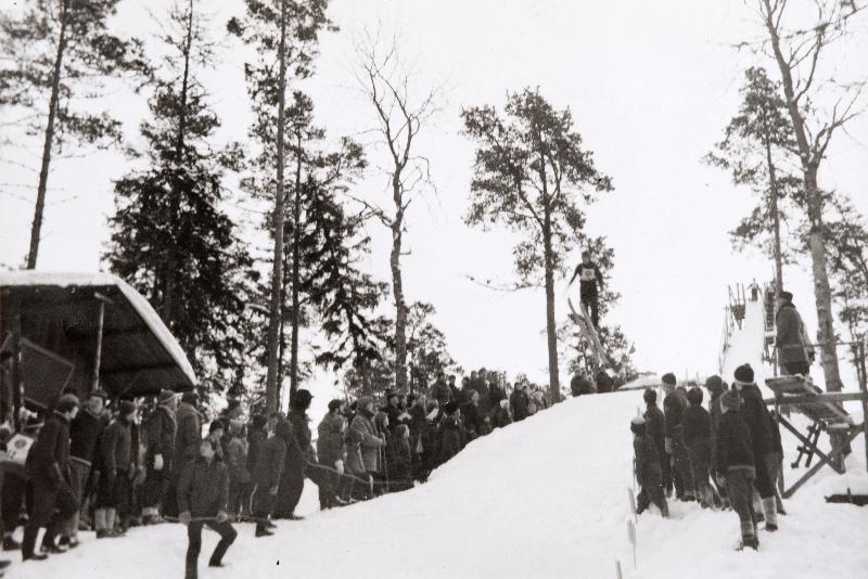 Bergön hyppyrimäki, Suvisaaristo