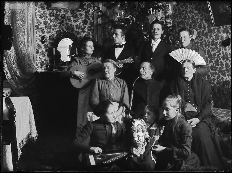 Forsströmin sukua joulunvietossa noin 1910