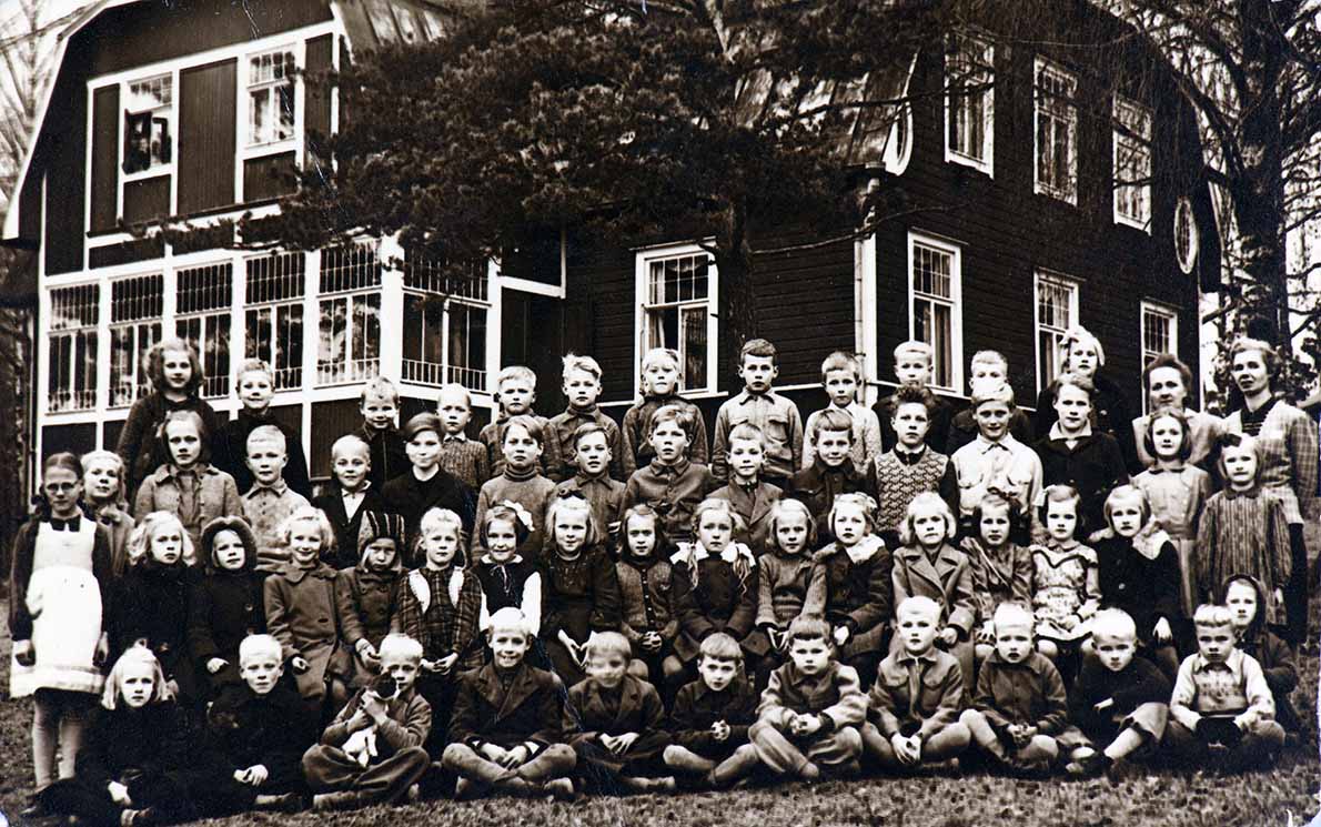 Björkbackan kansakoulun oppilaat 1944-45-