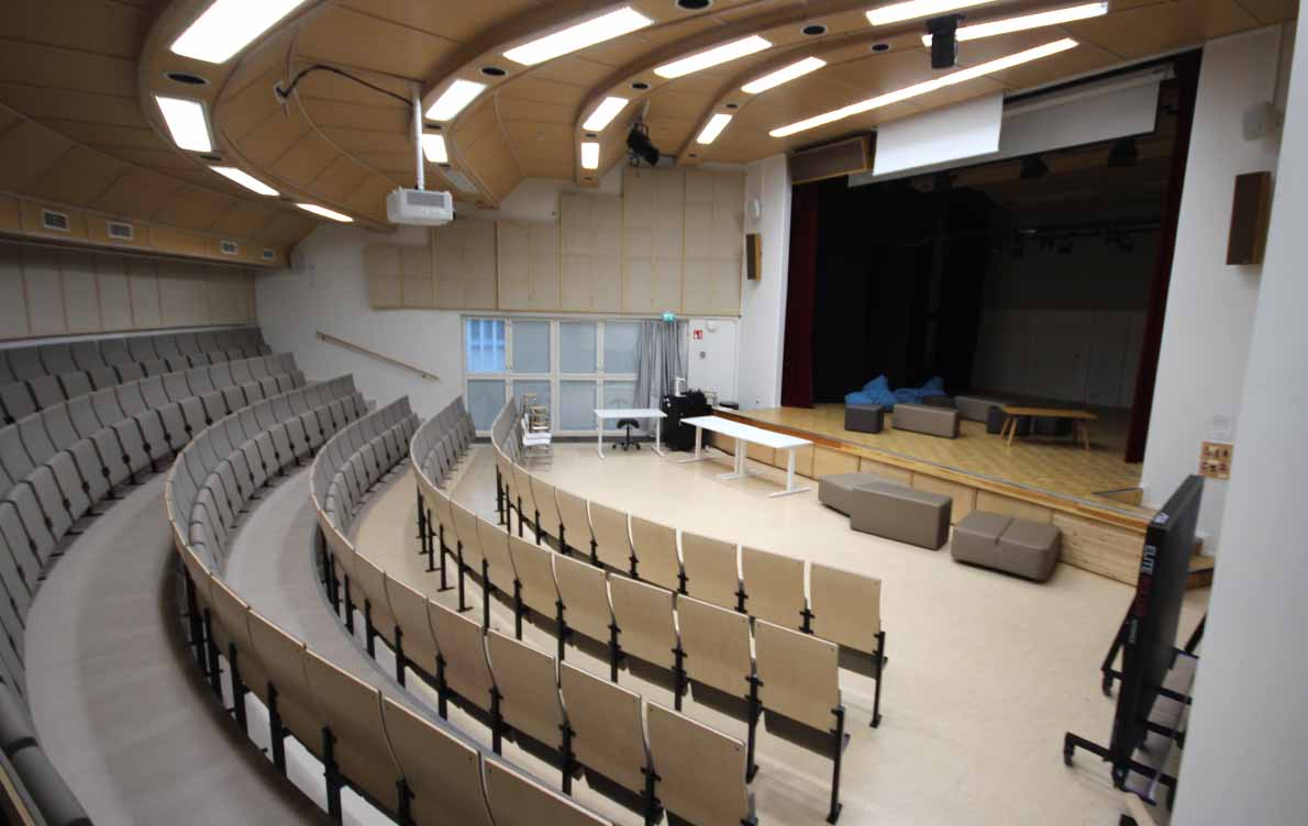 Haukilahden koulu. auditorio.