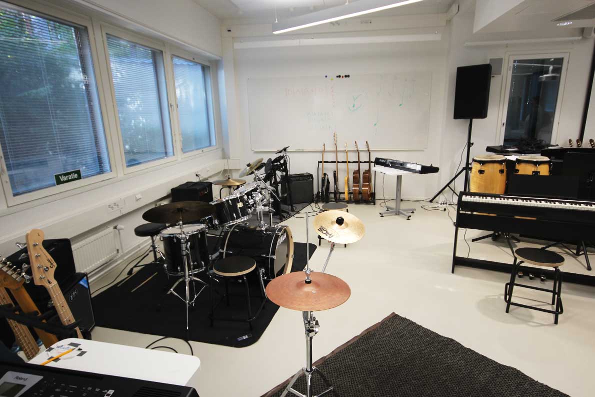 Kivimiehen koulu, Espoo