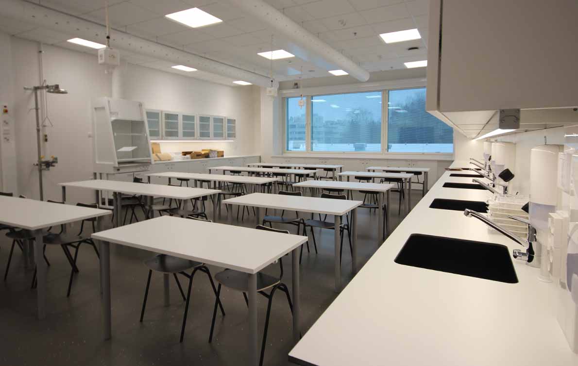 Matinkylän lukio, fysiikan luokka.